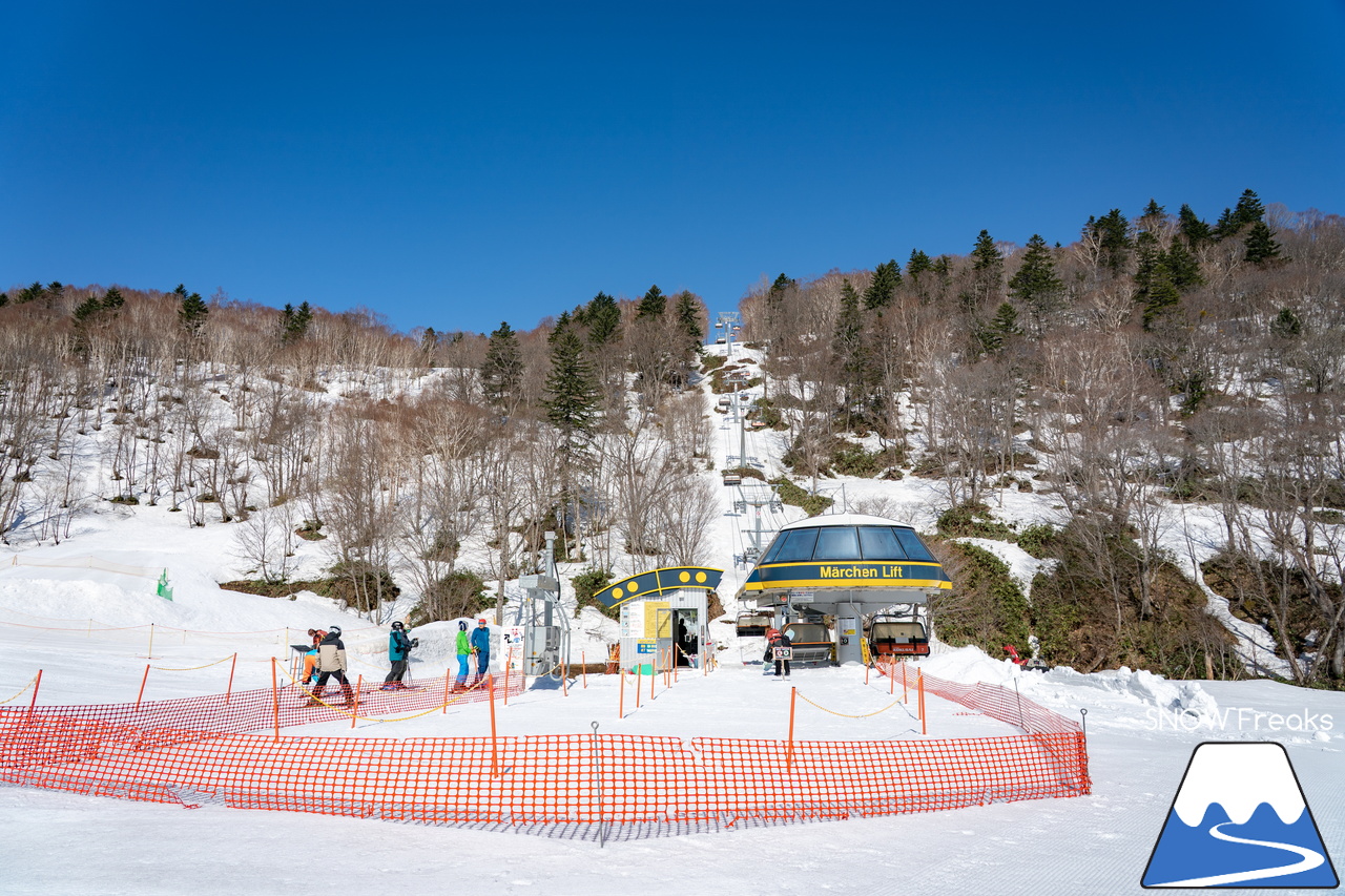 札幌国際スキー場｜ゴールデンウイーク初日も全コース滑走可能OK！！真っ白な雪と澄んだ青空 ＝ 絶好の春スキー＆スノーボード日和♪そして、日本海の彼方に、なんと利尻富士が見えた？！